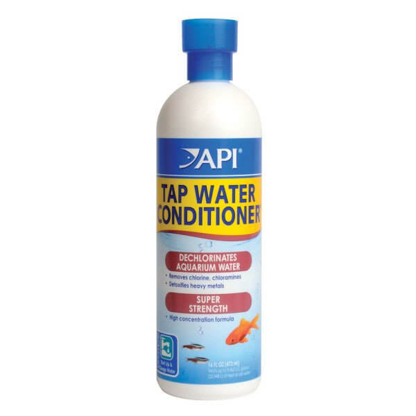 API Tap Water Conditioner bottle for dechlorinating aquarium water and detoxifying heavy metals. Treats up to 600 gallons.