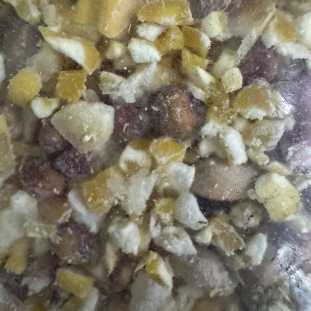 Close-up of DARO wild bird seed mix, featuring yellow millet, red sorghum, and finely crushed maize for garden birds.