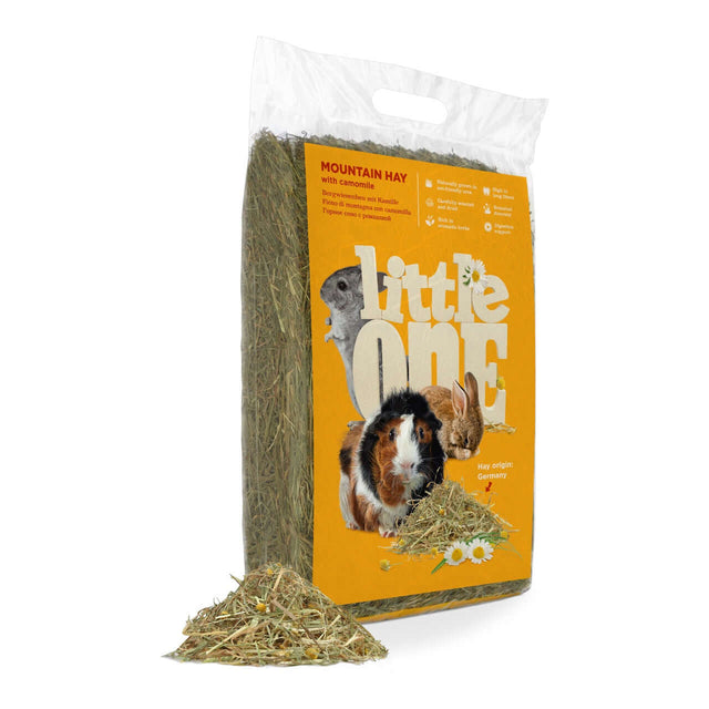 Little One Mountain Hay with Camomile 400g, ideal feed for rabbits, guinea pigs, and other herbivorous pets, rich in fiber.