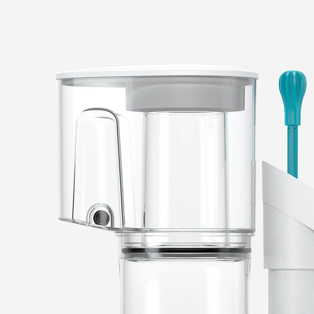 Clear polycarbonate collection cup of Aquavitro Division Protein Skimmer with built-in handle for easy access.