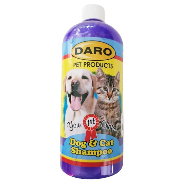 Daro Dog and Cat Shampoo bottle promoting healthy fur and clean skin for pets.
