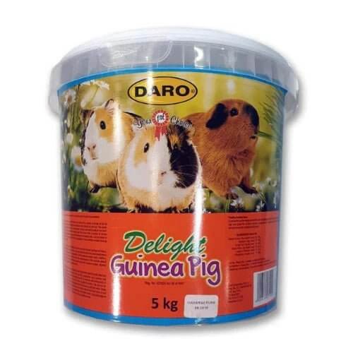 Daro Guinea Pig Gourmet Food Bucket 5kg with happy guinea pigs on the label, providing essential nutrients for pets.
