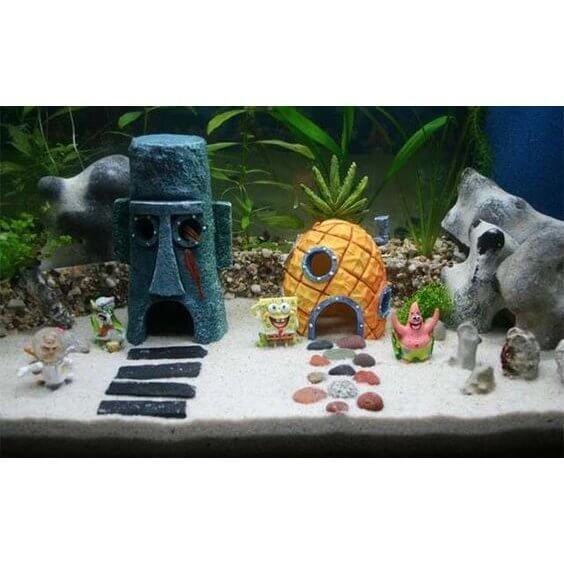 SpongeBob SquarePants aquarium ornament set featuring pineapple house, Squidward's house, and characters in a sandy environment.