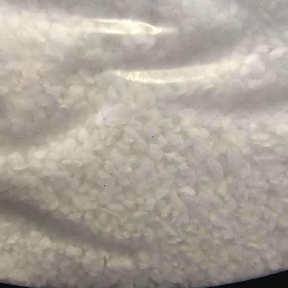Aquarium White Gravel Fine 5kg close-up, showcasing its clean and bright texture for aquariums.