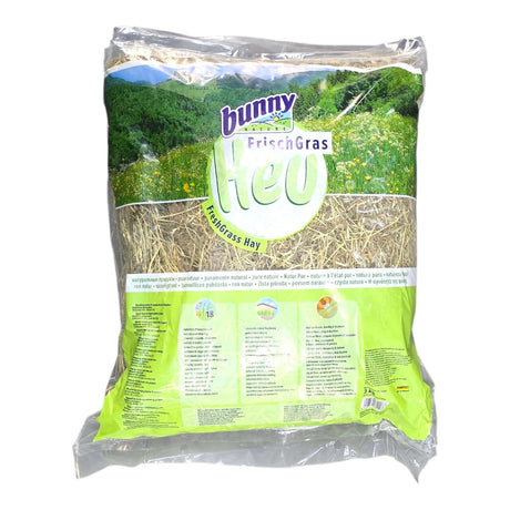 Bunny Nature Fresh Grass Meadow Hay in a bag, rich in plant diversity and nutrients for small animals.