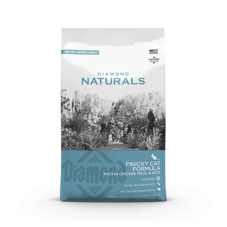 Diamond Naturals Finicky Cat Formula Rich in Chicken Meal and Rice Dry Cat Food packaging with vibrant design.