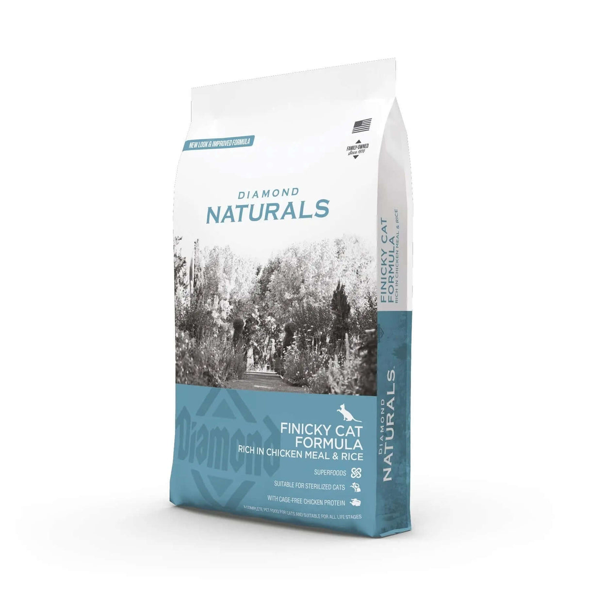 Diamond Naturals Finicky Cat Formula Rich in Chicken Meal and Rice Dry Cat Food packaging with nature backdrop