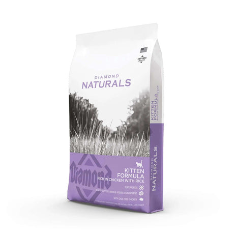 Diamond Naturals Kitten Formula Rich in Chicken with Rice Dry Cat Food packaging featuring grass background.