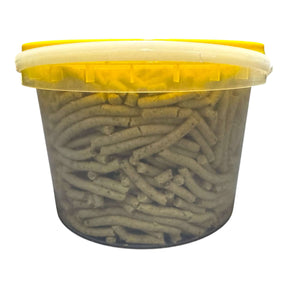 Elaine's Birding Suet Bits 800g in a clear tub, ideal for attracting ground feeders like Robins and Thrushes.
