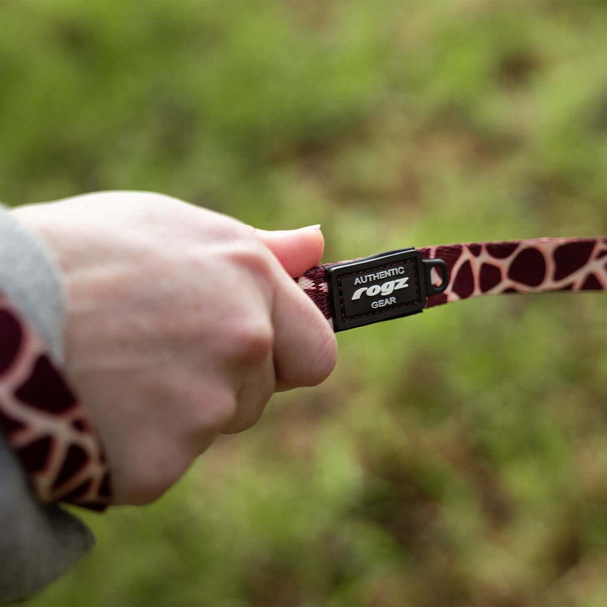 Fusion Safari Classic Lead Giraffe Lifestyle 1