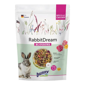 Bunny Nature RabbitDream Blossoms 1.5kg package featuring natural herbs, rose petals, and marigolds for rabbits.