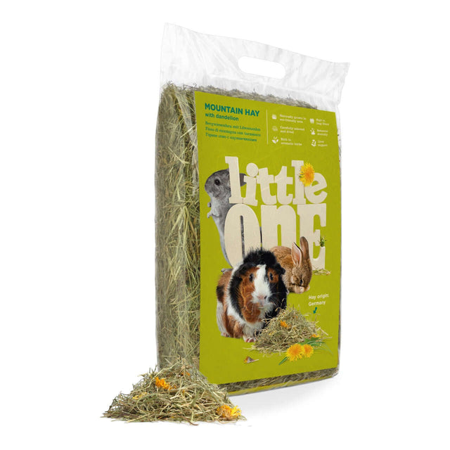Little One Mountain Hay with Dandelion 400g for herbivorous pets, providing essential fiber for health and digestion.