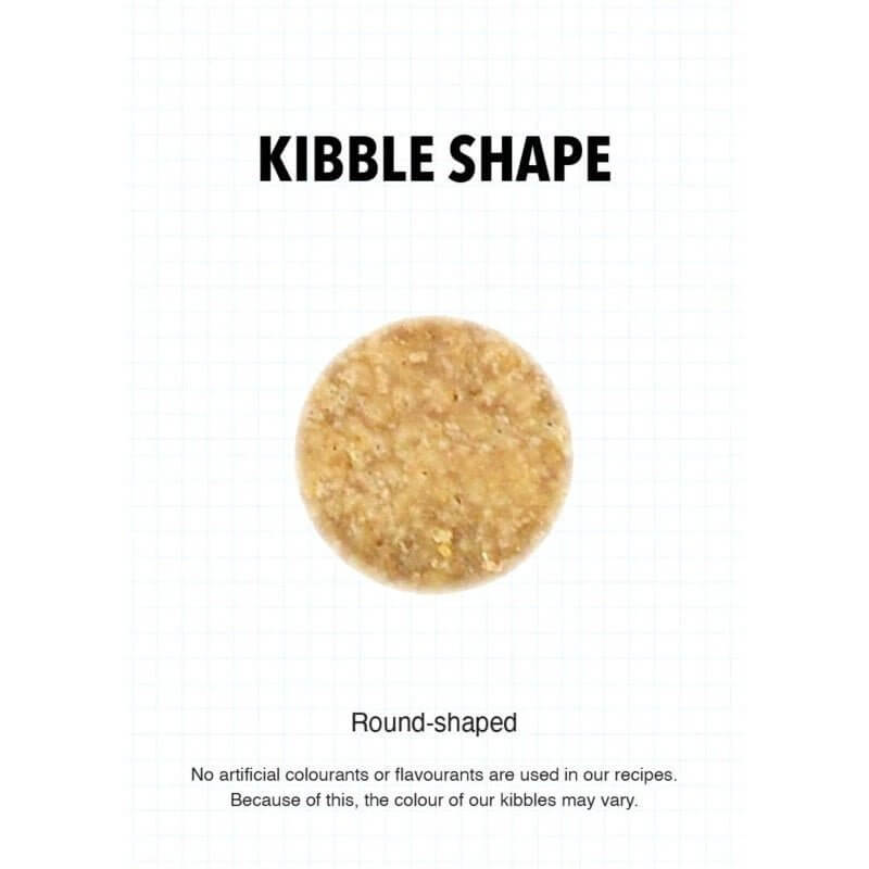 Round-shaped kibble for Ultra Dog Premium Small to Medium Adult, maize-free dry dog food with no artificial additives.