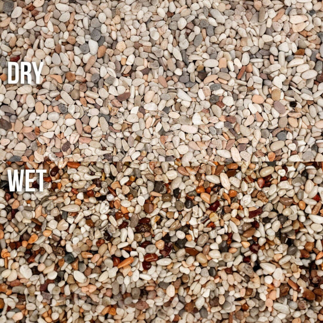 Comparison of dry and wet UNS Controsand substrate for aquariums and terrariums, showcasing various granule sizes.