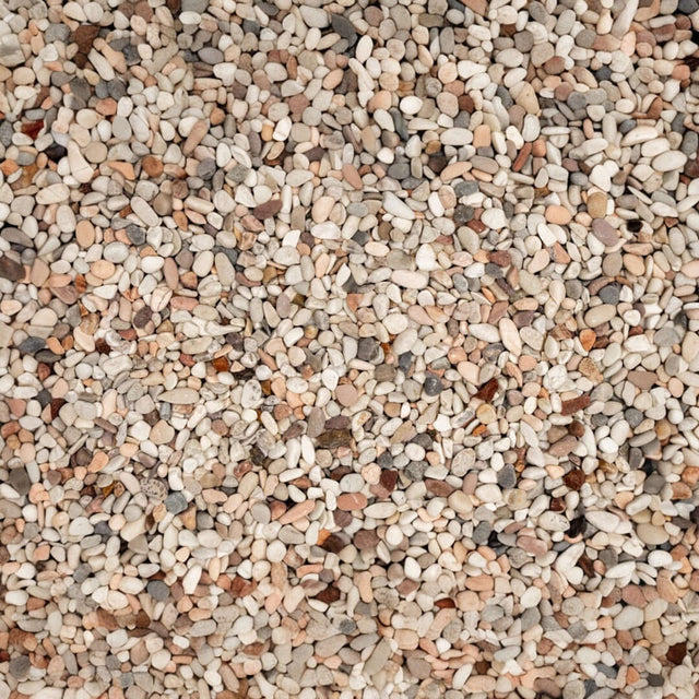 Natural substrate for aquariums and terrariums, featuring various tones and granule sizes for ideal aquascaping.