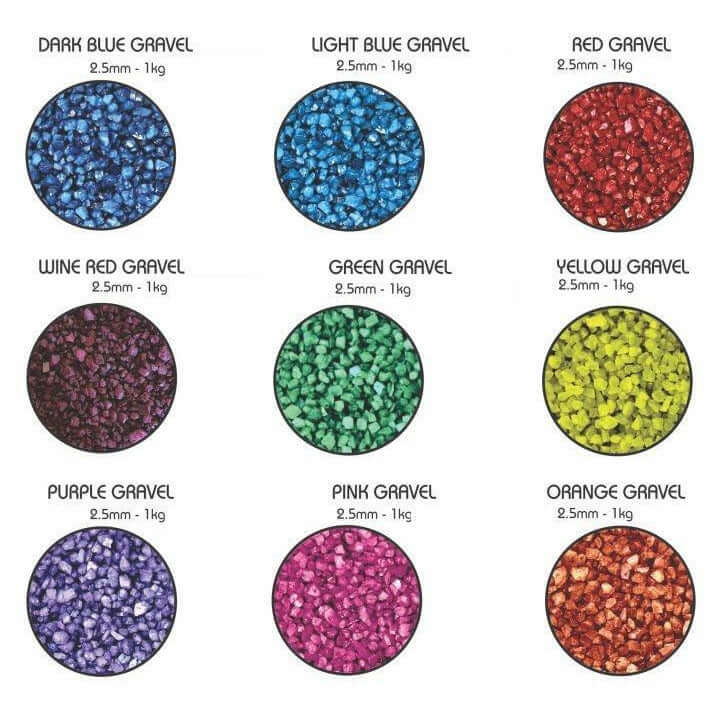 Variety of colored aquarium gravel in 2.5mm grain size, including dark blue, light blue, red, green, and more, 1kg pack.