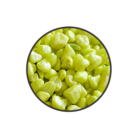 Bright green smooth stones for aquariums, non-toxic and safe for fish and plants, 1kg packaging.