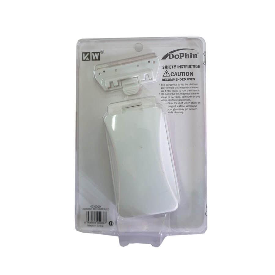 Dophin Floating Aquarium Magnet Cleaners packaging featuring durable, compact design and safety instructions for efficient algae cleaning.