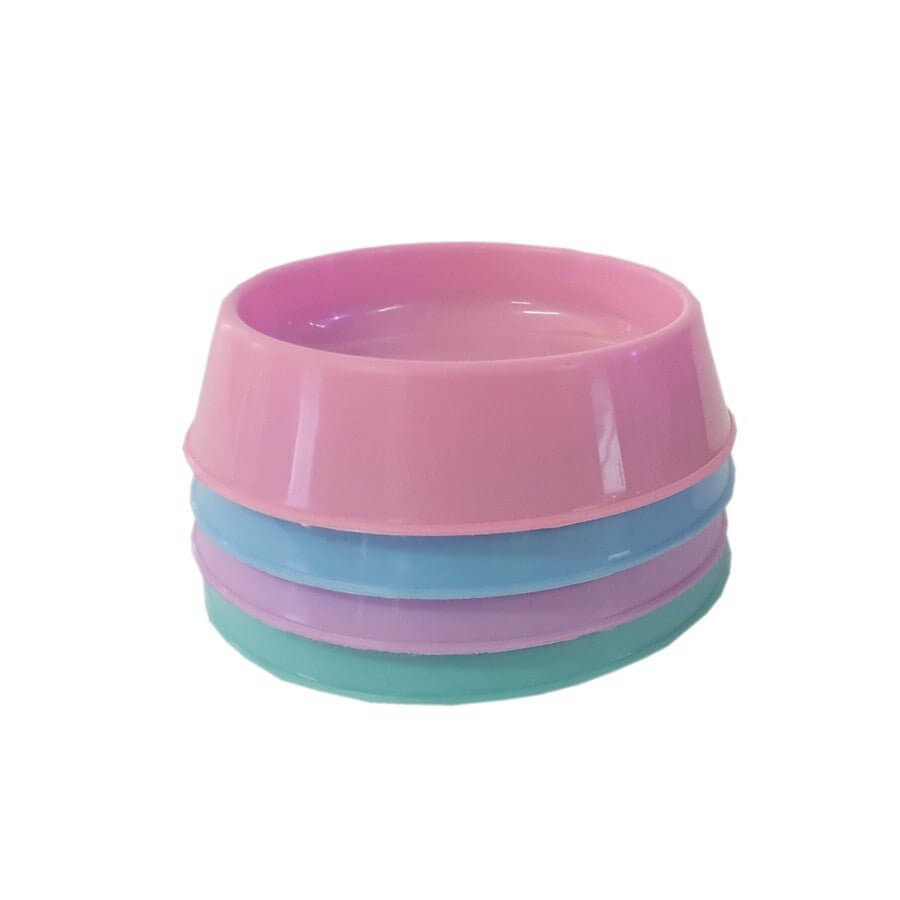 Assorted plastic cat bowls stacked, featuring pastel pink, blue, and green colors, perfect for pet feeding and hydration.