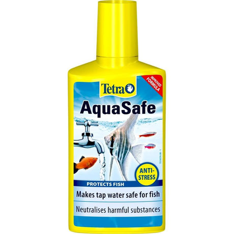 Tetra AquaSafe water conditioner bottle, protects fish, neutralizes harmful substances, reduces stress during water changes.