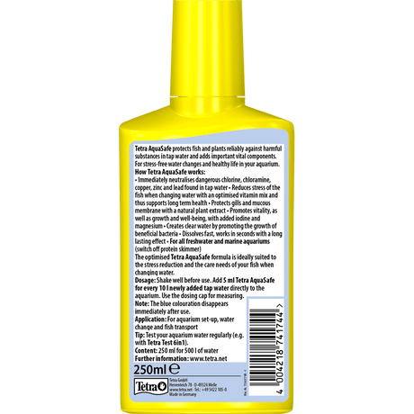Tetra AquaSafe 250ml water conditioner bottle, protects fish and plants, reduces stress during water changes.