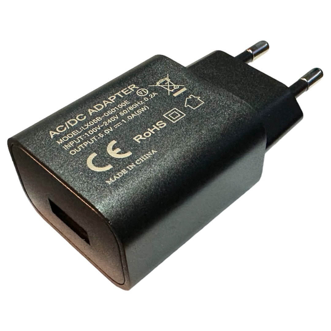 USB power supply adapter with 3A, 15W output; ideal for charging devices efficiently and safely.